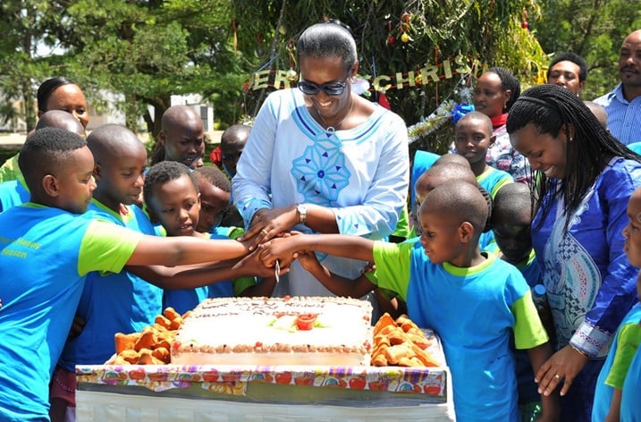 Jeannette Kagame yasabye abana kwirinda icyakwangiza ubuzima bwabo kuko igihugu kibatezeho byinshi.