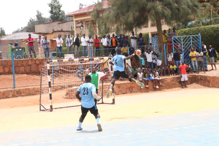 Police Hc ikomeje kuba hejuru ya APR muri Handball iyi myaka
