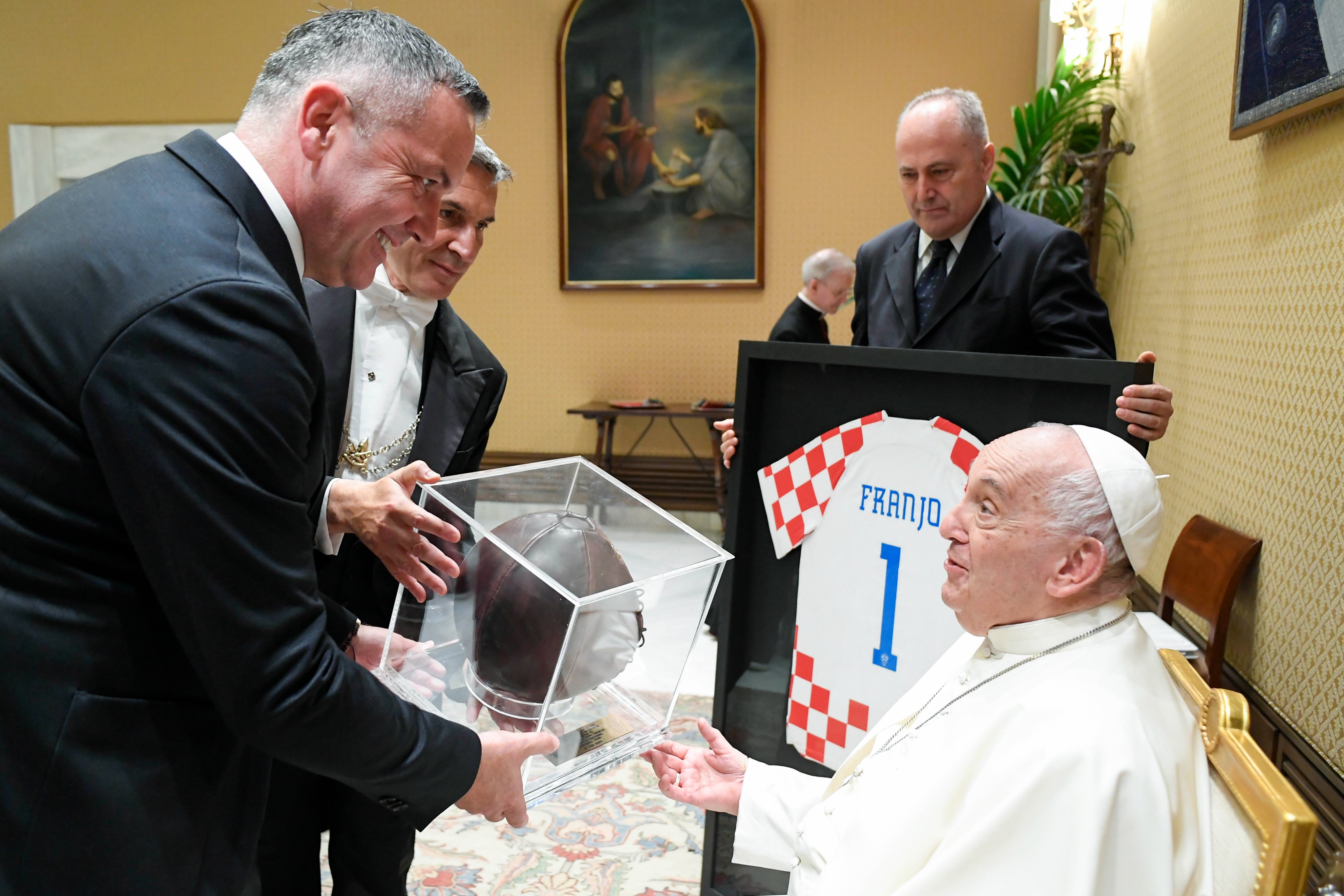 Papa Francis bamugeneye impano