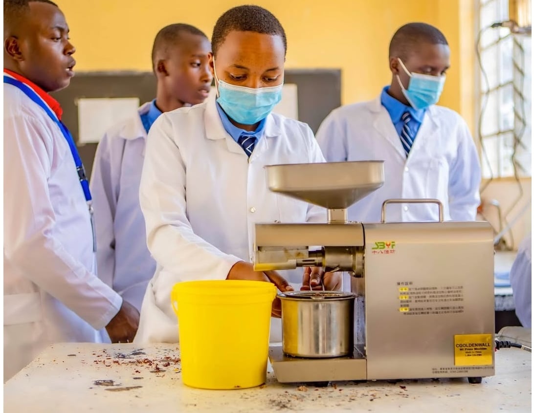 Abanyeshuri berekana ibyo bakora