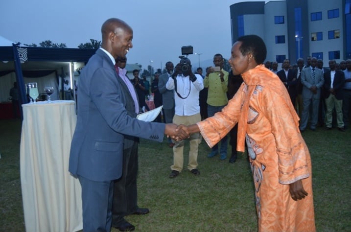 Mu basezerewe harimo n'abigitsinagore bagiye mu kiruhuko cy'izabukuru.