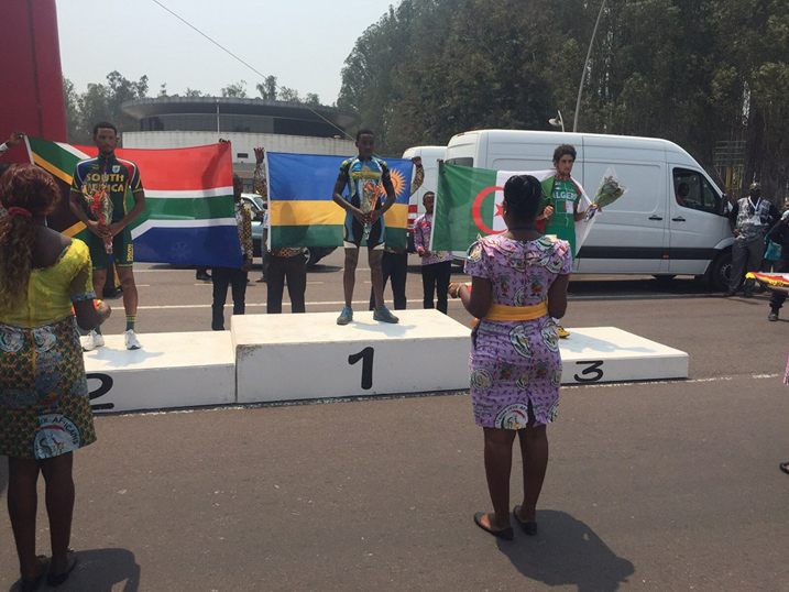 Ibendera ry'u Rwanda ryazamutse,Rwanda nziza irarimbwa.