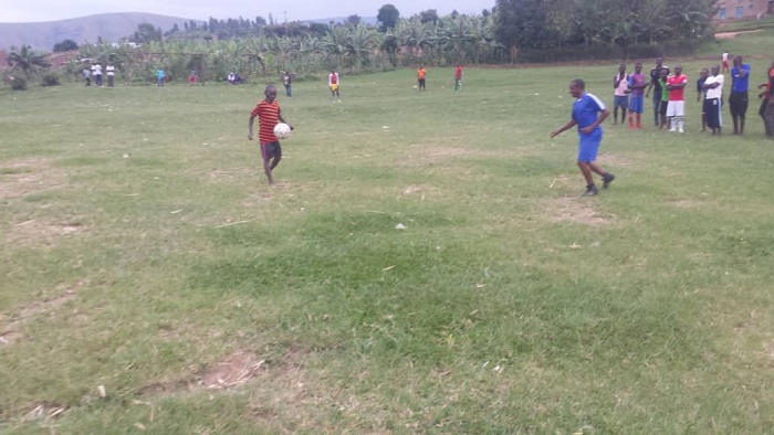 Umusaza Ndekure Anastase, umufana ukomeye wa Rayon sports aracyawuconga