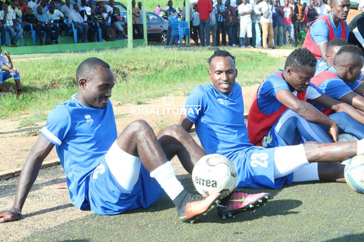 Babanje ku ntebe y'abasimbura ...