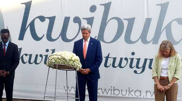 John Kerry Yunamiye abazize Jenoside yakorewe Abatutsi ku rwibutso rwa Jenoside rwa Kigali