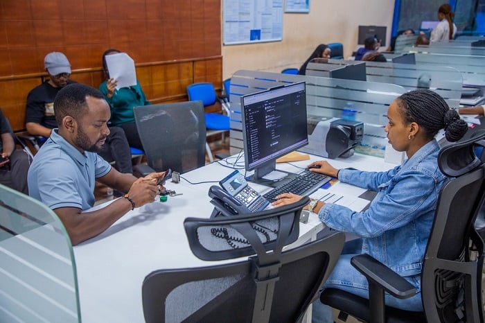 Abakiriya ba BK bishimira serivisi bahabwa
