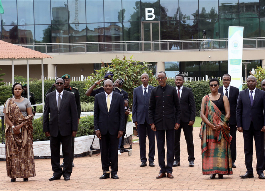 Uyu muhango ubimburirwa n'umunota wo Kwibuka Intwari z'u Rwanda