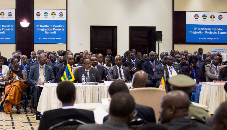 Perezida Kagame yatangaje ko abaturage biteguye kwakira amahirwe bazaniwe, kuko ubushake bwa politiki bwo busanzwe buhari.