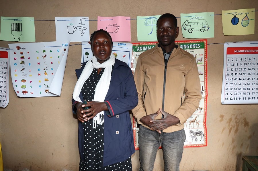 Bimenyimana Venuste, nyiri urugo rwakira aba bana buri munsi, avuga ko na we yahungukiye byinshi kuko yahuguwe ku kwita ku bana