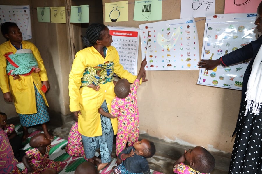 Abana baciye mu rugo mbonezamikurire baba batandukanye n'abandi iyo bagiye mu ishuri 