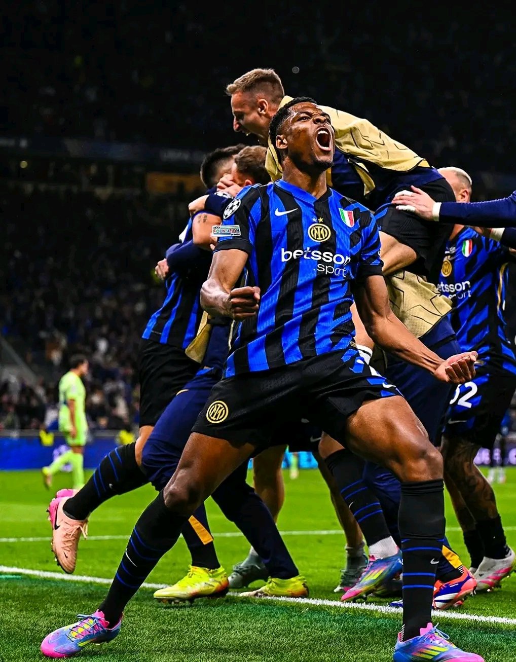 Denzel Dumfries ari mu bafashije Inter 