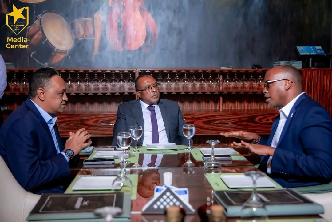 Muri iki cyumweru, Perezida wa FERWAFA Shema Ngoga Fabrice ubwo yari i Cairo mu Misiri yahuye n