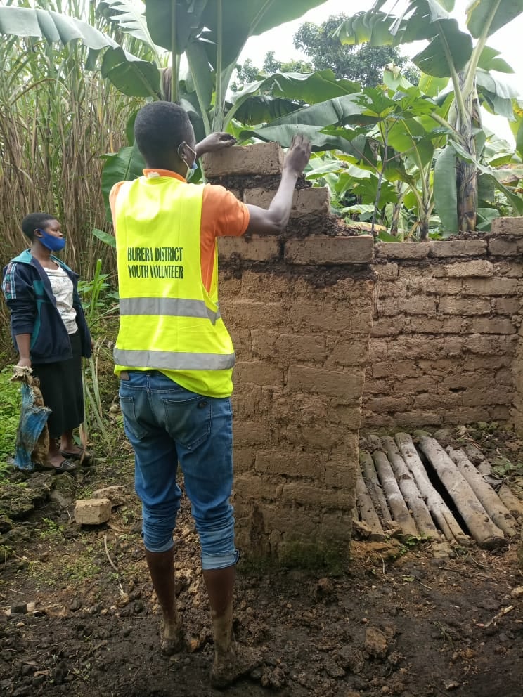 Bubakiye ubwiherero abatishoboye