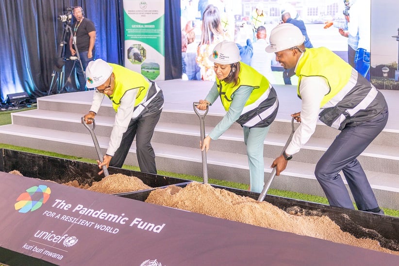 Ubwo kubaka Laboratwari byatangizwaga 