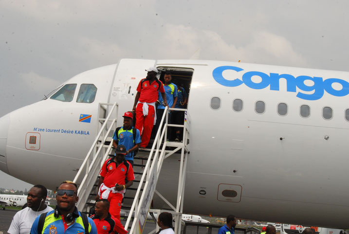 Ubwo abagize ikipe ya Congo bururukaga indege
