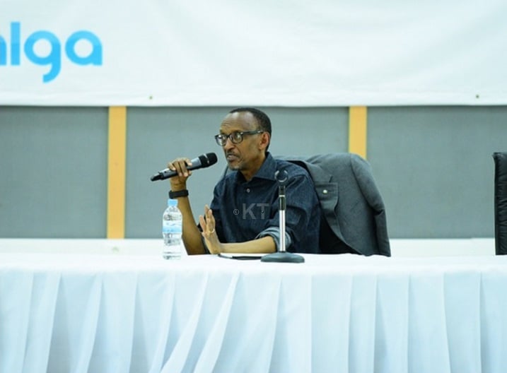 Perezida Kagame yagarutse ku kamaro k