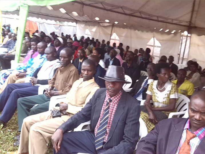 Abanyamuryango ba COCAMU bari kwishimira umusaruro bungutse muri 2014 bakaza kugabana miliyoni zisaga 70 z'amafaranga y'u Rwanda andi agasigara muri koperative.