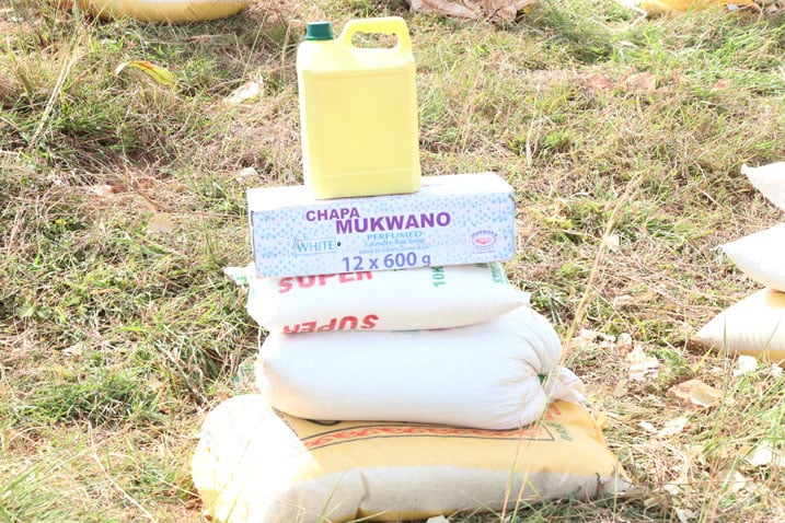 Buri muryango wagenerwaga ibishyimbo, umuceri, Kawunga, amasabune n'amavuta yo guteka
