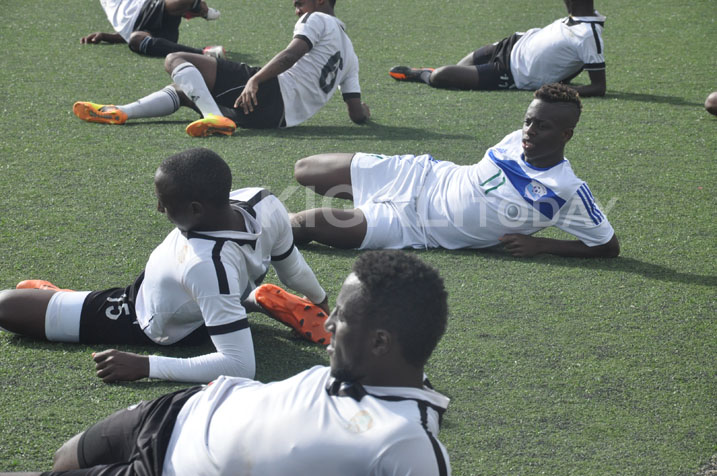 Yves Rubasha (wambaye nomero 11) nawe ari kwifatanya n