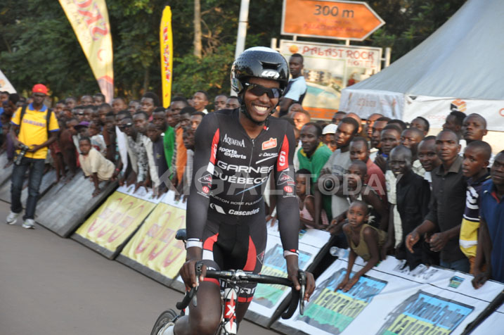 Hadi Janvier wari witezweho byinshi yagize ikibazo cy'igare ariko ntibyamubujije gusoza amwenyura