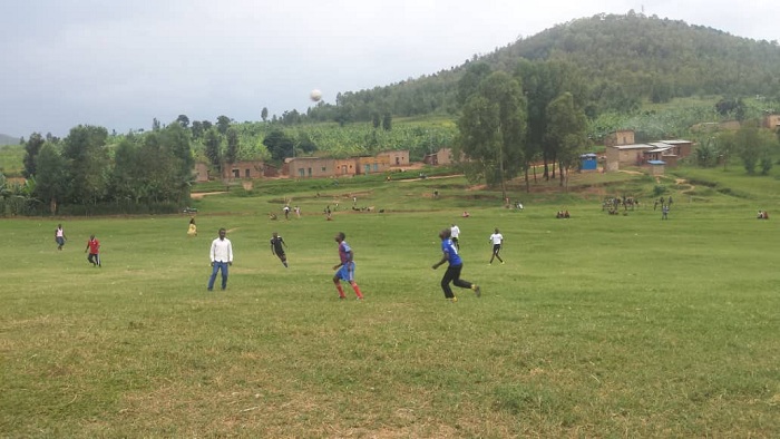 Umusifuzi wo hagati (uhagaze hamwe) ni uko yari yambaye