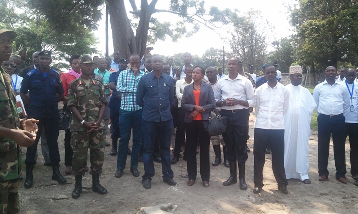 Abayobozi batandukanye bari bitabiriye igikorwa cyo gushyikiriza impamyabushobozi urubyiruko rugororerwa i Wawa.