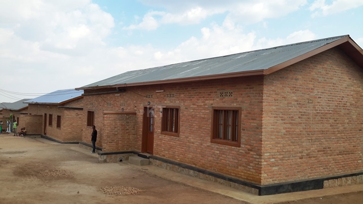 Amazu 48 yubakiwe abatujwe muri Gasabo bavuye muri Tanzania ngo yujuje ibyangombwa bisabwa .