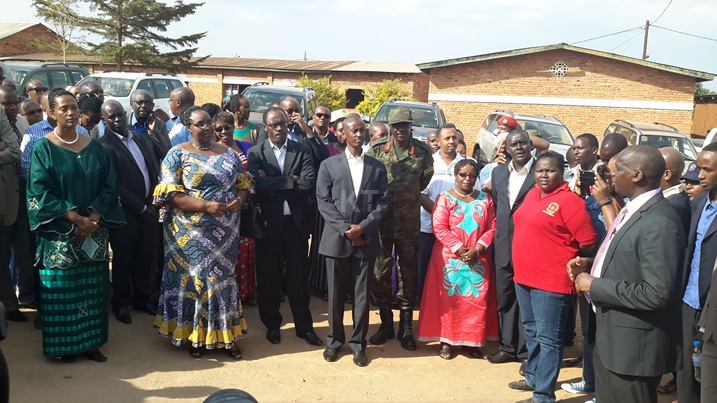 Abayobozi barimo Ministiri Mukantabana Seraphine, basuye abanyarwanda birukanywe muri Tanzania, banataha amazu yabubakiwe muri Gasabo.