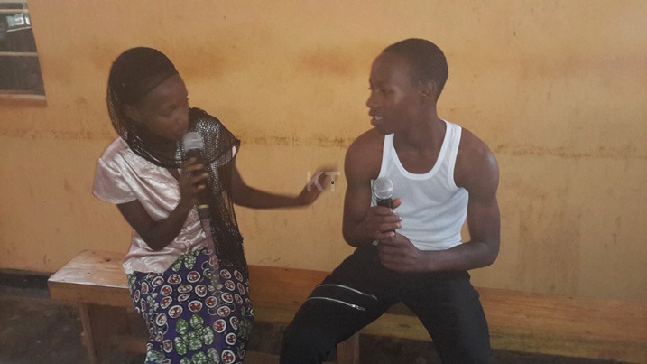 Urubyiruko ruhuzwa n'ubuhanzi b'imivugo, indirimo n'ikinamico.