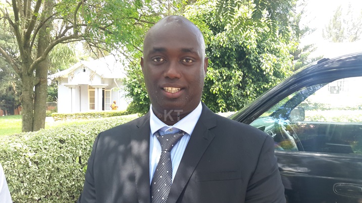 Gakuba waje mu Rwanda kuburana imari yashoye mu ivuriro ariko akaba atizeye imiyoborere yaryo.