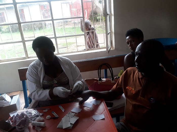 Nyuma y'ubukangurambaga, Umuryango AEE wapimye ku bushake virusi itera SIDA