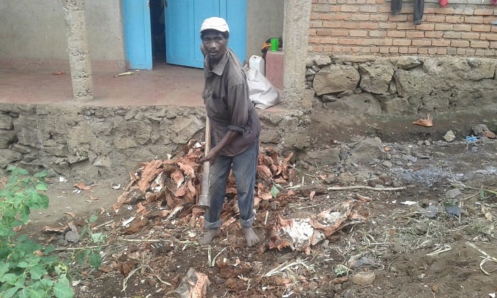 Kwasa inkwi bimwinjiriza amafaranga 3000 buri munsi