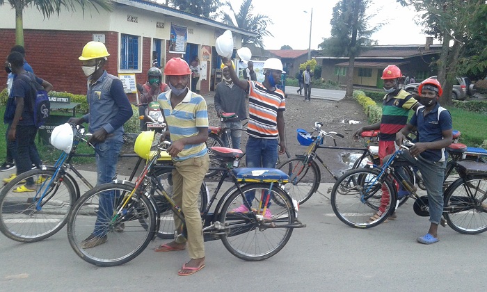 Abanyonzi barasabwa kugira ingofero zabo n'iz'abagenzi ariko atari izagenewe abafundi