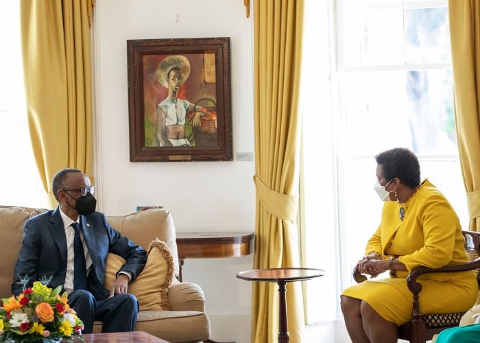 Perezida Kagame aganira na mugenzi we wa Barbados, Sandra Mason