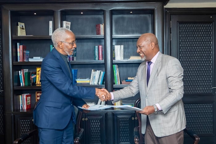 Gasamagera Wellars ahererekanya ububasha na François Ngarambe ucyuye igihe