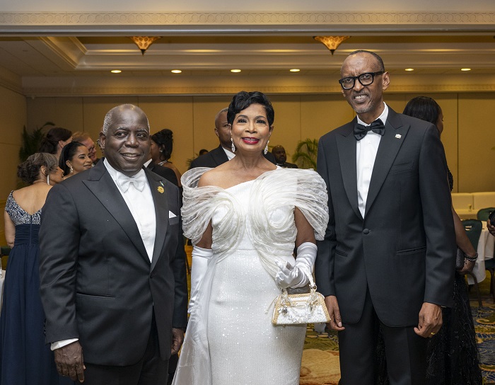 Perezida Kagame ari kumwe na Minisitiri w