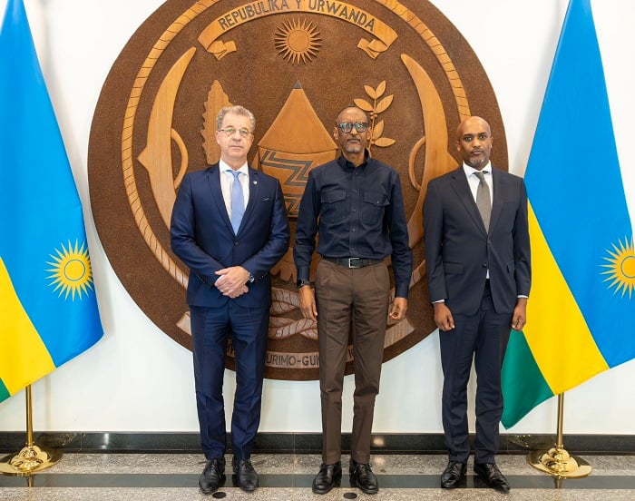 Perezida Kagame kandi yakiriye Serge Brammertz wari kumwe na Minisitiri Dr. Emmanuel Ugirashebuja