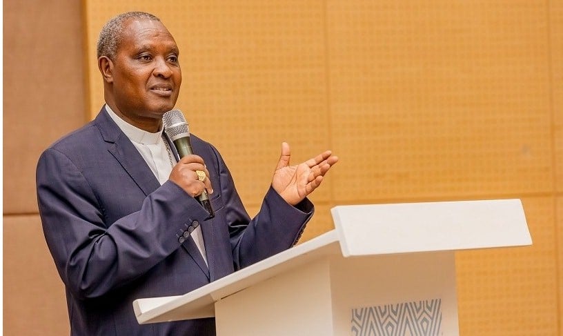 Antoine Cardinal Kambanda ahangayikishijwe no guhenda kwa Bibiliya