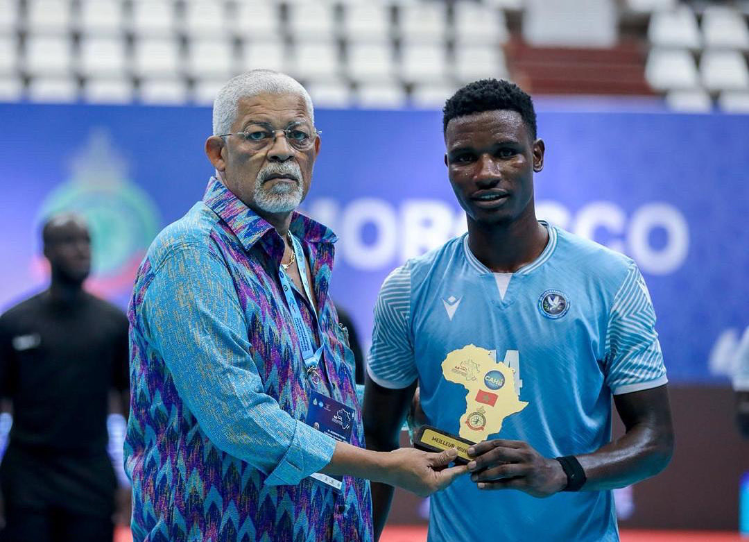 Mbesutunguwe Samuel ahembwa nk'umukinnyi mwiza w'umukino 