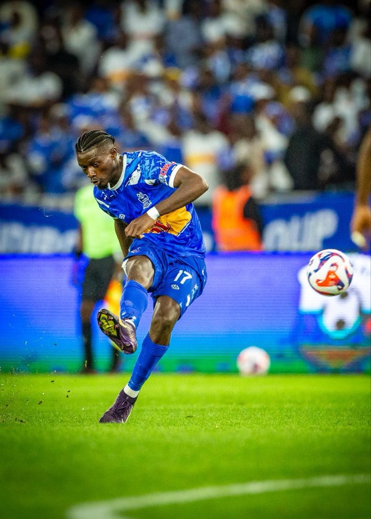 Ndikumana Asman atsinda penaliti y'igitego cya mbere cya Rayon Sports 
