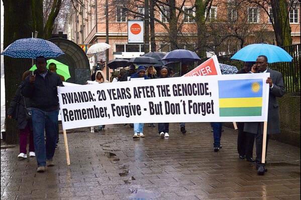 Na Stockholm muri Suwedi, Abanyarwanda n'inshuti zazo bibutse Jenoside n'abayiguyemo, bakora urugendo rwamagana ingengabitekerezo yayo.