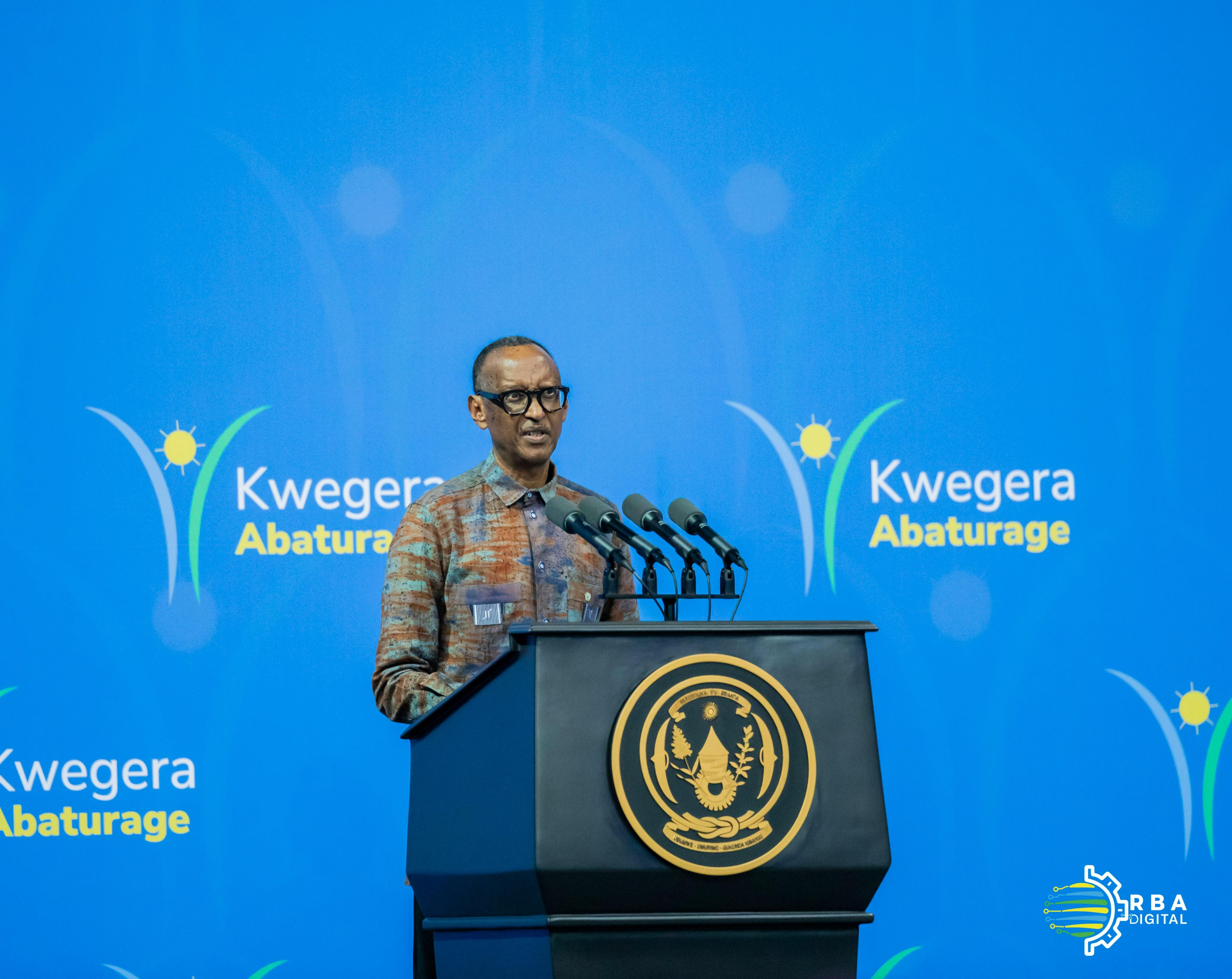 Perezida Kagame aganira n'abaturage