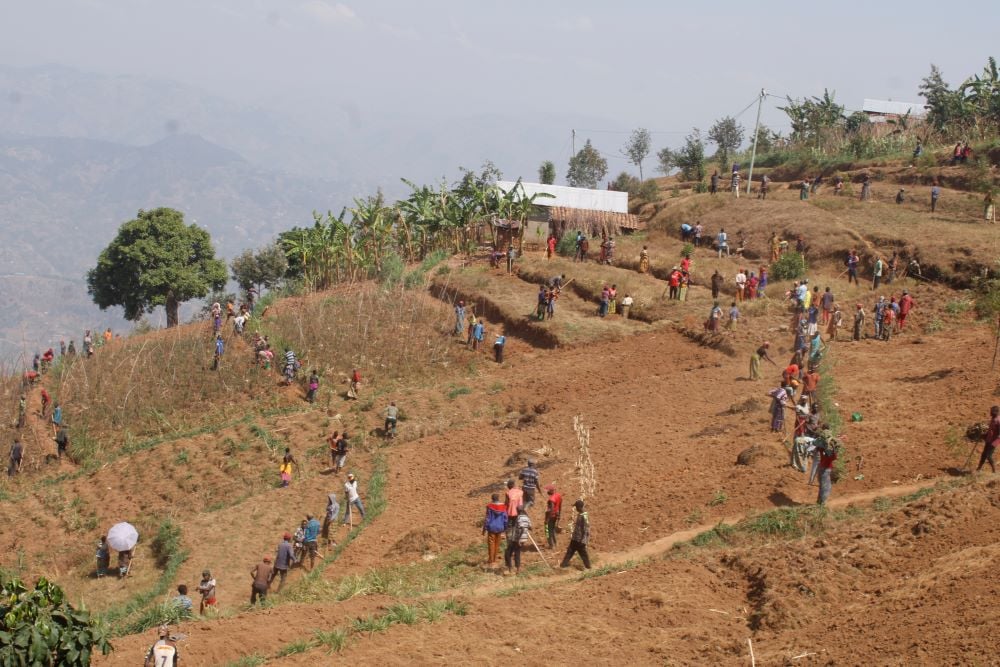 Bakoze umuganda wo kurwanya isuri