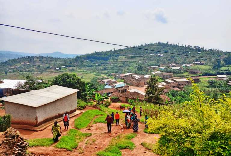 Mu Kagari ka Sabusaro hari abatekereza ko kurera neza abo wabyaye ari bwo butwari bukomeye 