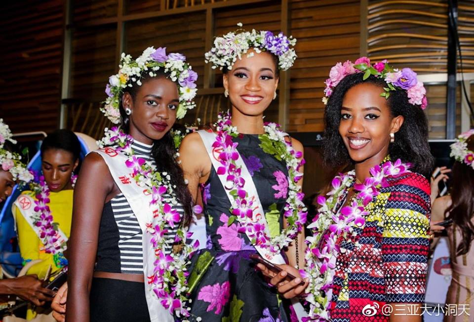Miss Elsa yari yambaye ikanzu idoze mu gitenge 