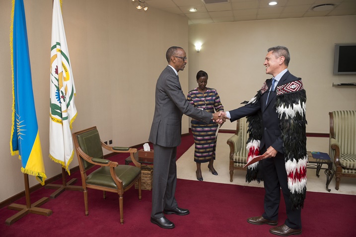 Perezida Kagame yakiriye abambasaderi batanu bazahagararira ibihugu byabo mu Rwanda.