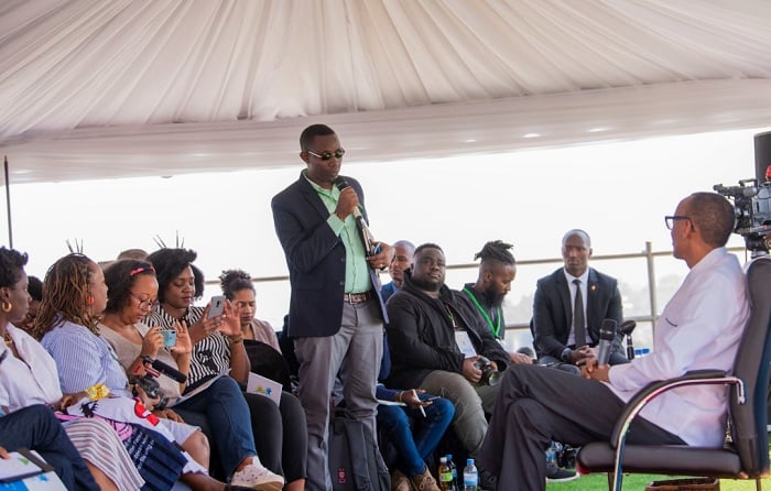 Umunyamakuru wa KT Press, Edmund Kagire, yabimburiye abandi mu kubaza ikibazo
