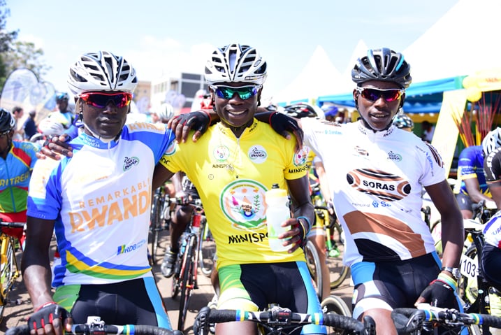 Nsengimana Jean Bosco (uri hagati) ari muri 20 ba mbere