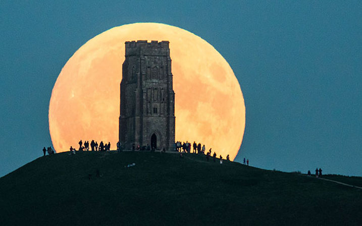 Iyi foto yafatiwe mu mujyi wa Glastonbury, mu Bwongereza