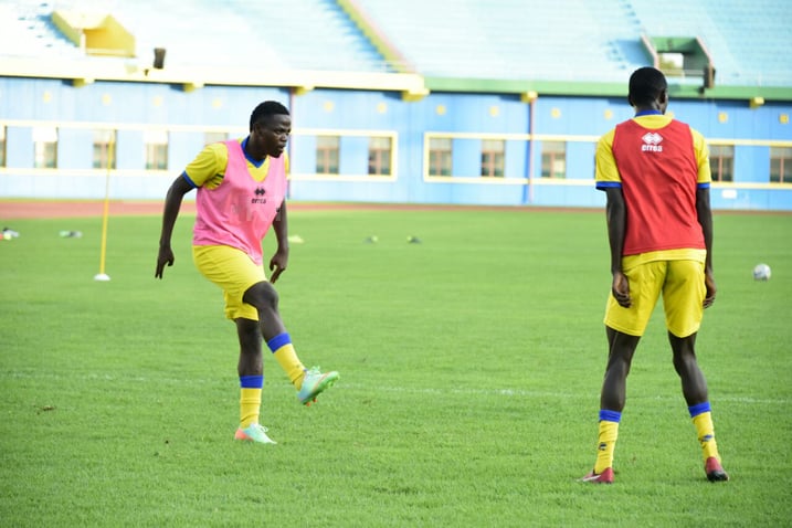 Muhadjili Hakizimana wa Mukura atera umupira